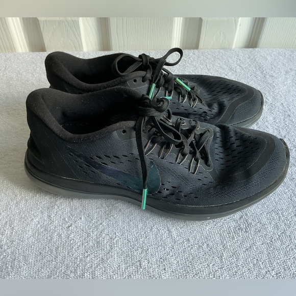 Nike Black and Blue Women's Shoes Sz 7.5 - Picture 4 of 13